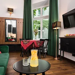 https://wooden-horse-new-apartment-old-town.krakowhotelspoland.com